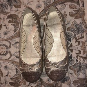Girls golden sperry flats
